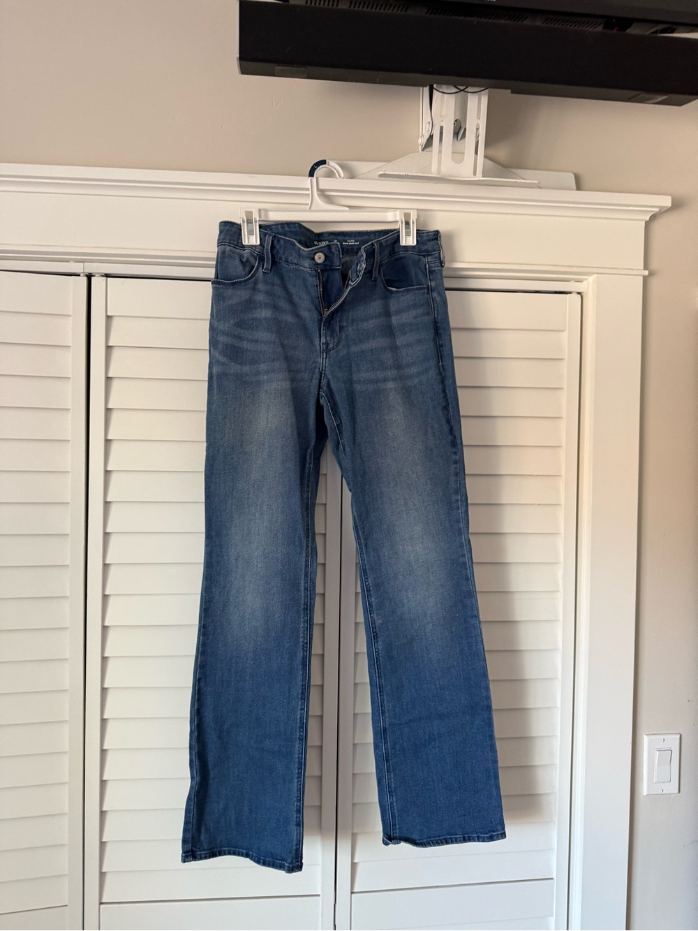 Old Navy Women's Medium Blue Straight-Leg Jeans